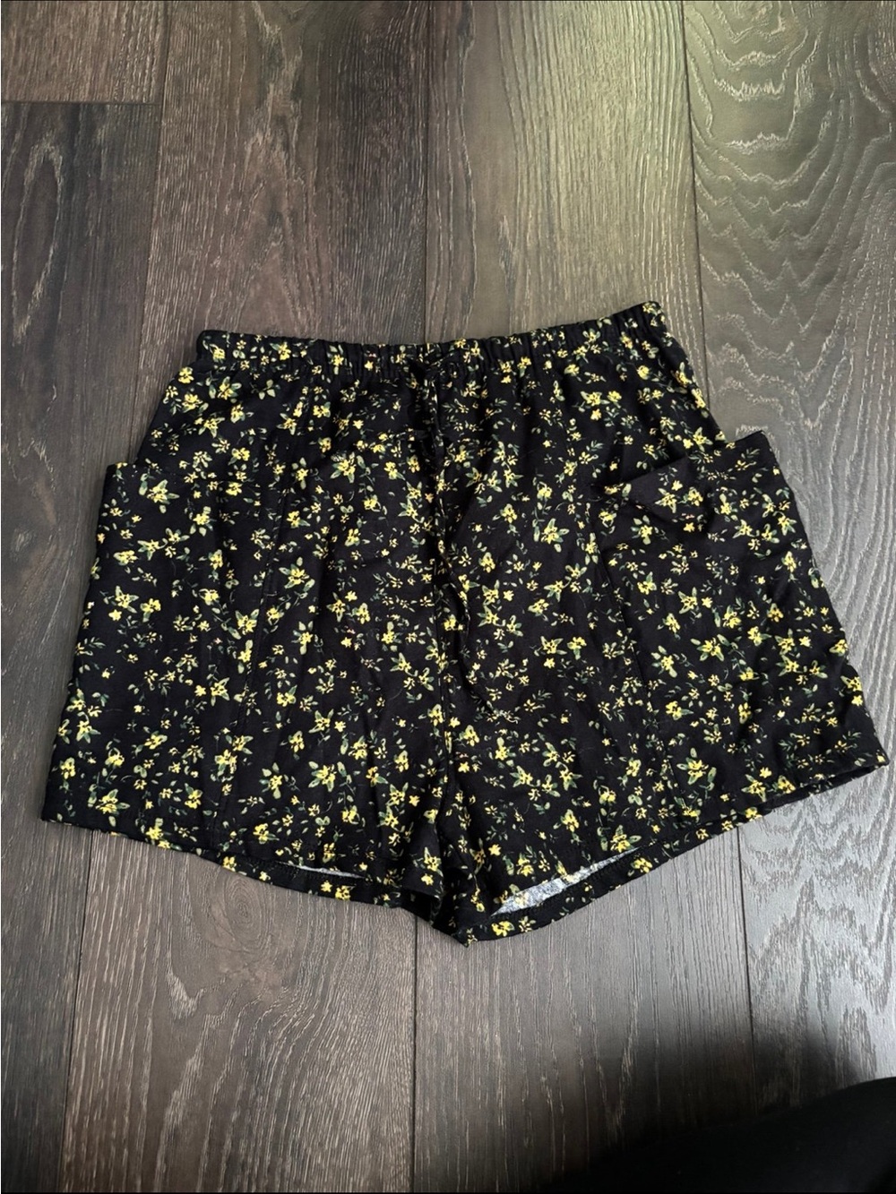 Black Floral Women's Elastic Waist Pajama Shorts - Yellow Floral